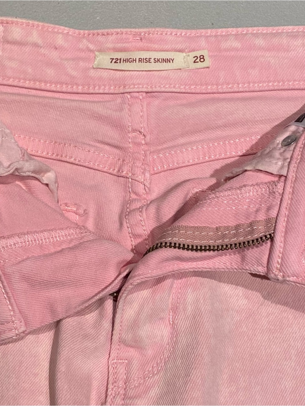 Levi's 721 High-Rise Skinny Pink Jeans, size 28. - Picture 4 of 7